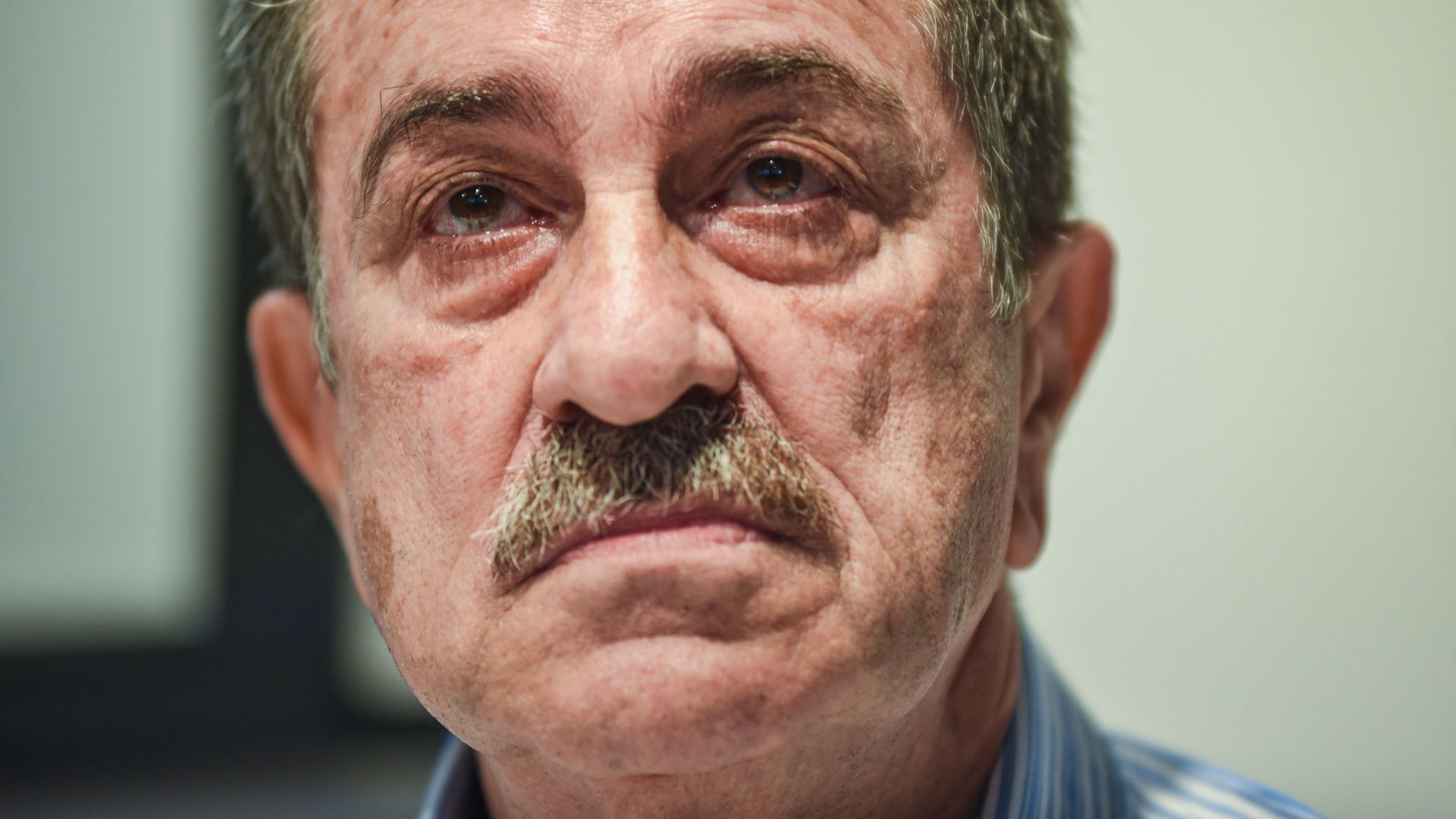 Pippo, el padre de Mario Biondo, emocionado en la rueda de prensa