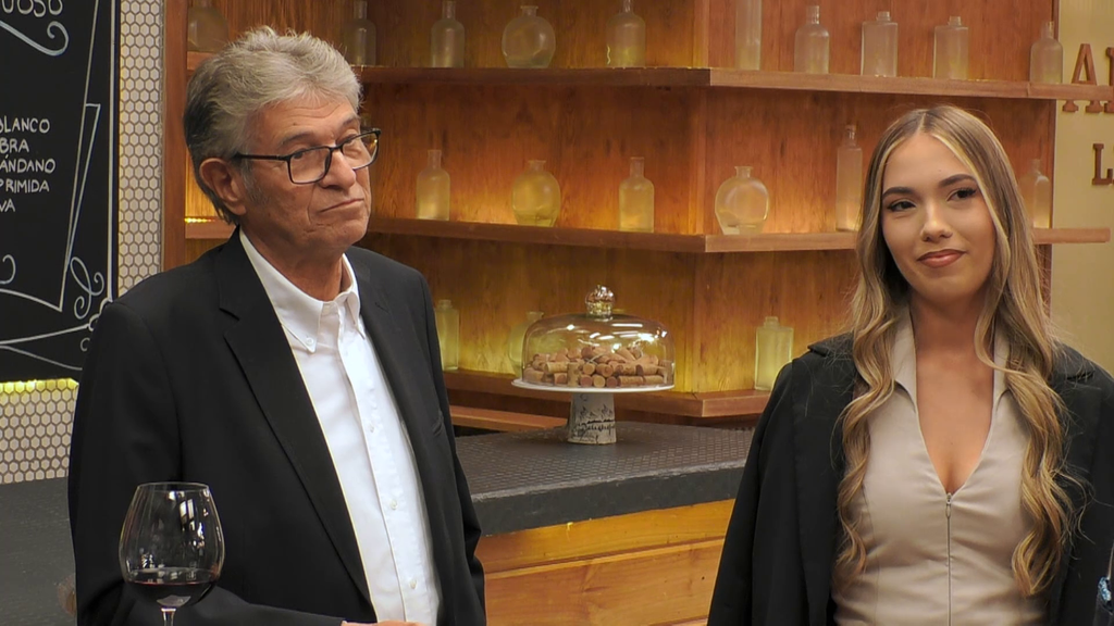 Un soltero se presenta en el restaurante de 'First dates' acompañado de su hija: "Su opinión es importante para mí"