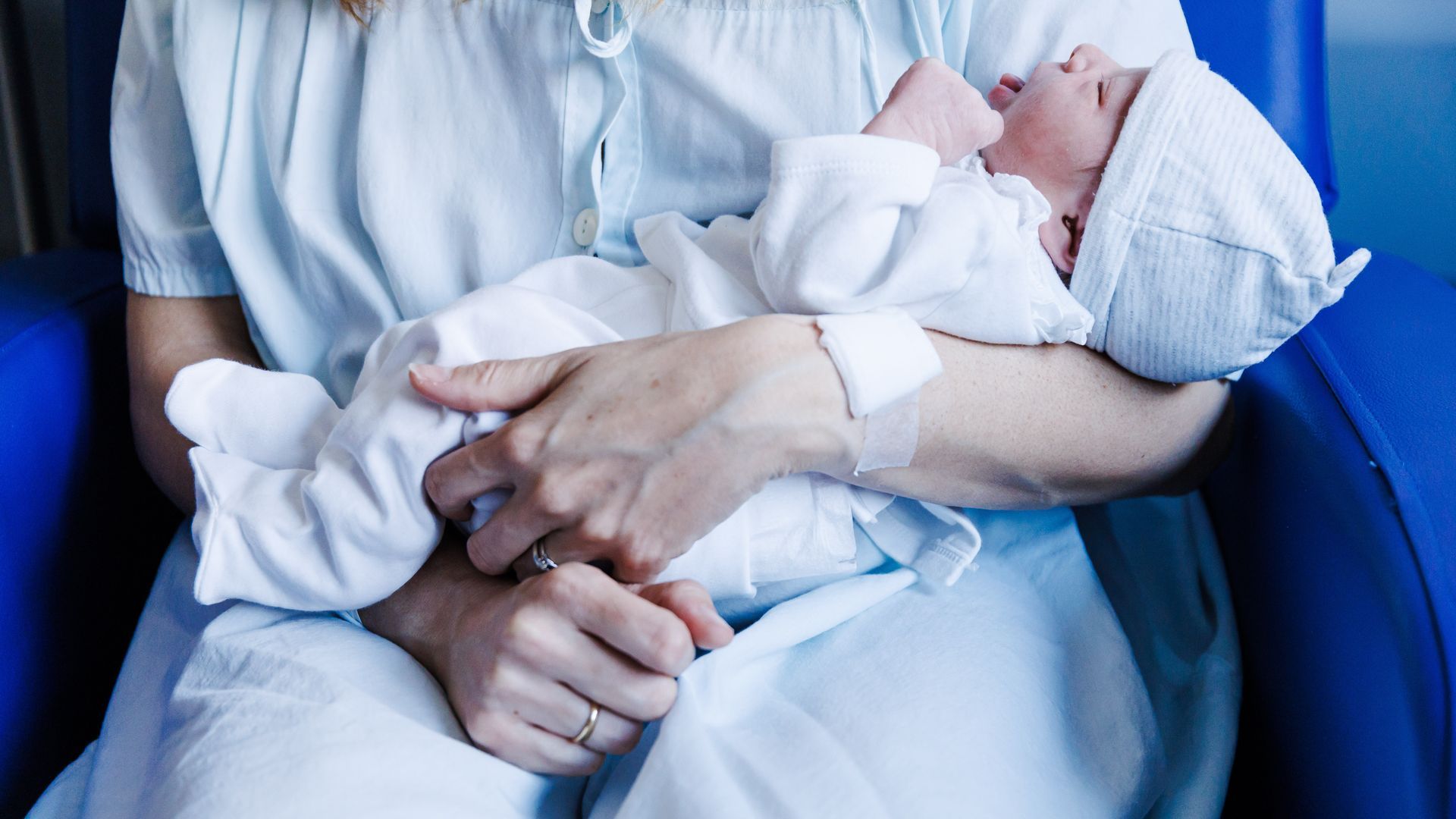 Una bebé recién nacida