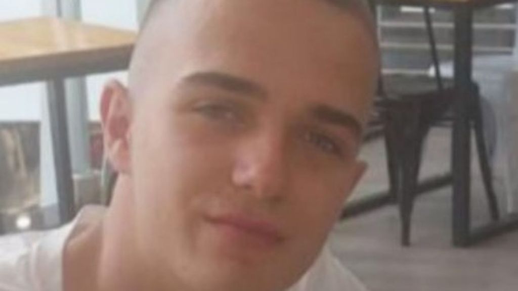 Buscan a Izan, un menor de 17 años desaparecido en Madrid: llevaba un chándal negro y una mochila