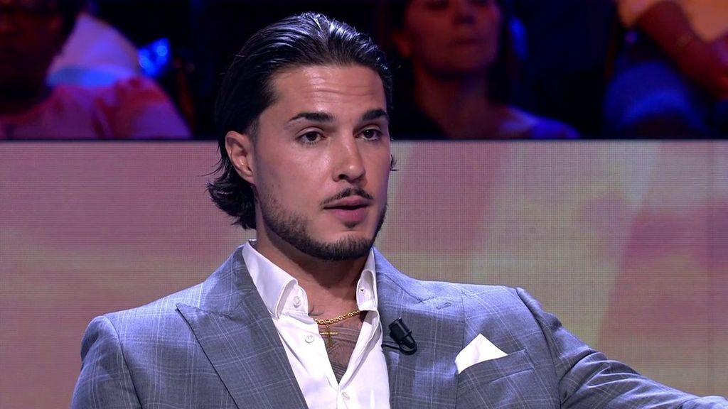Carlo Costanzia estalla en '¡De viernes!' y señala a sus padres: "Los dos son culpables de mi infierno infantil"