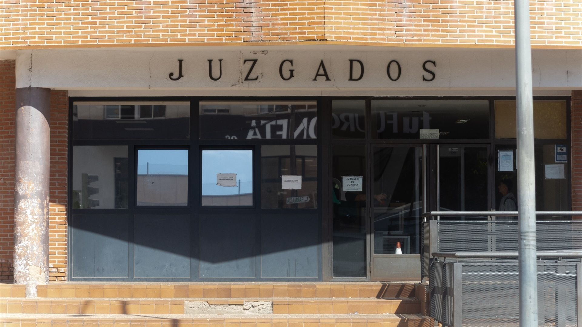 Fachada juzgados Torrejon de Ardoz, Madrid Fachada juzgados Torrejon de Ardoz, Madrid