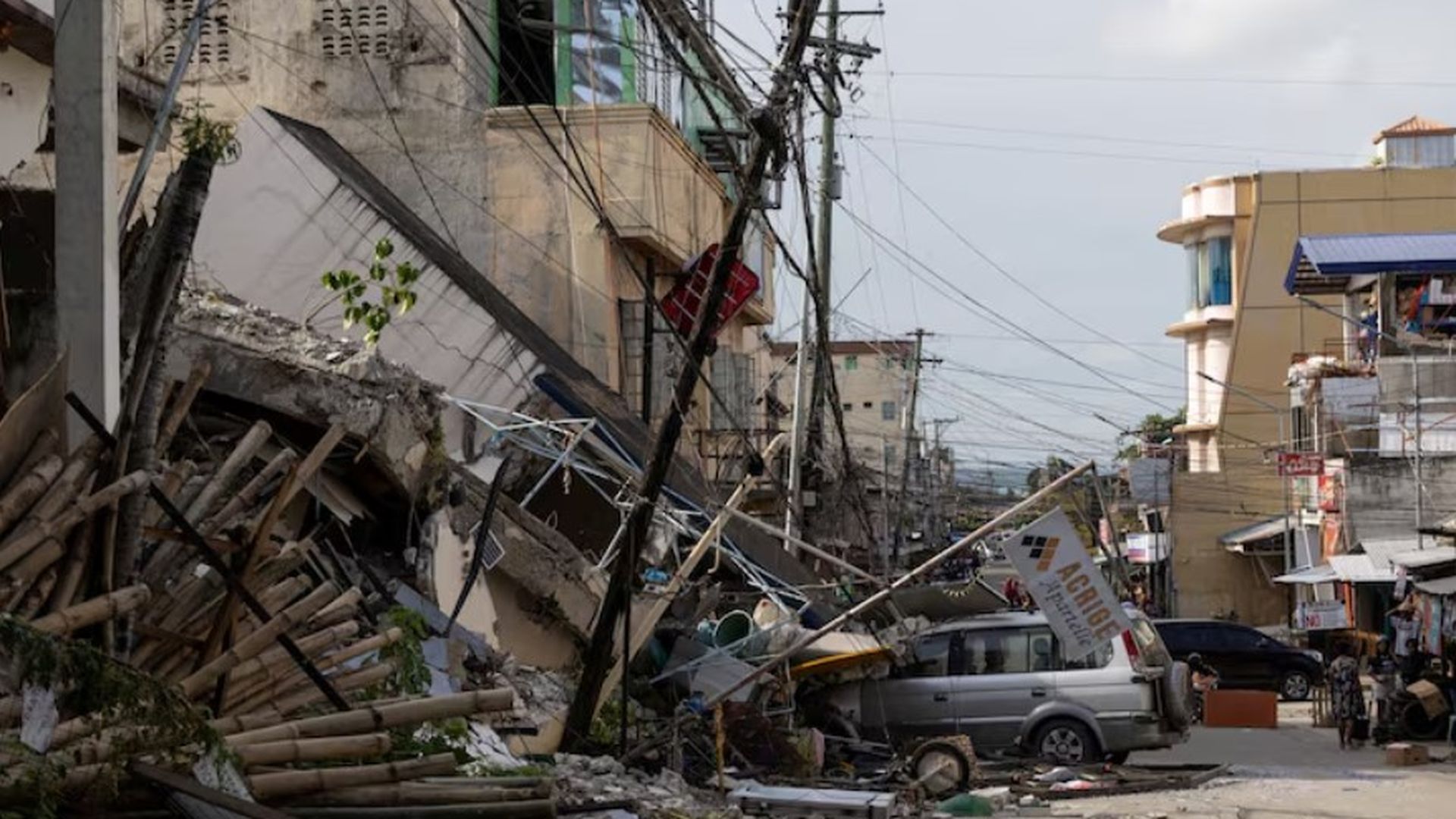 Un fuerte terremoto de magnitud 7,4 sacude Filipinas: deja al menos un muerto