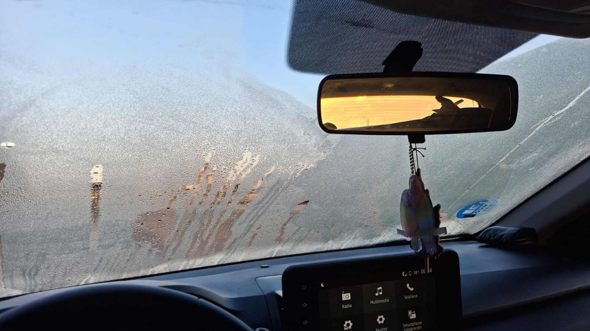 Interior del coche en el que vive Lorena junto a su marido