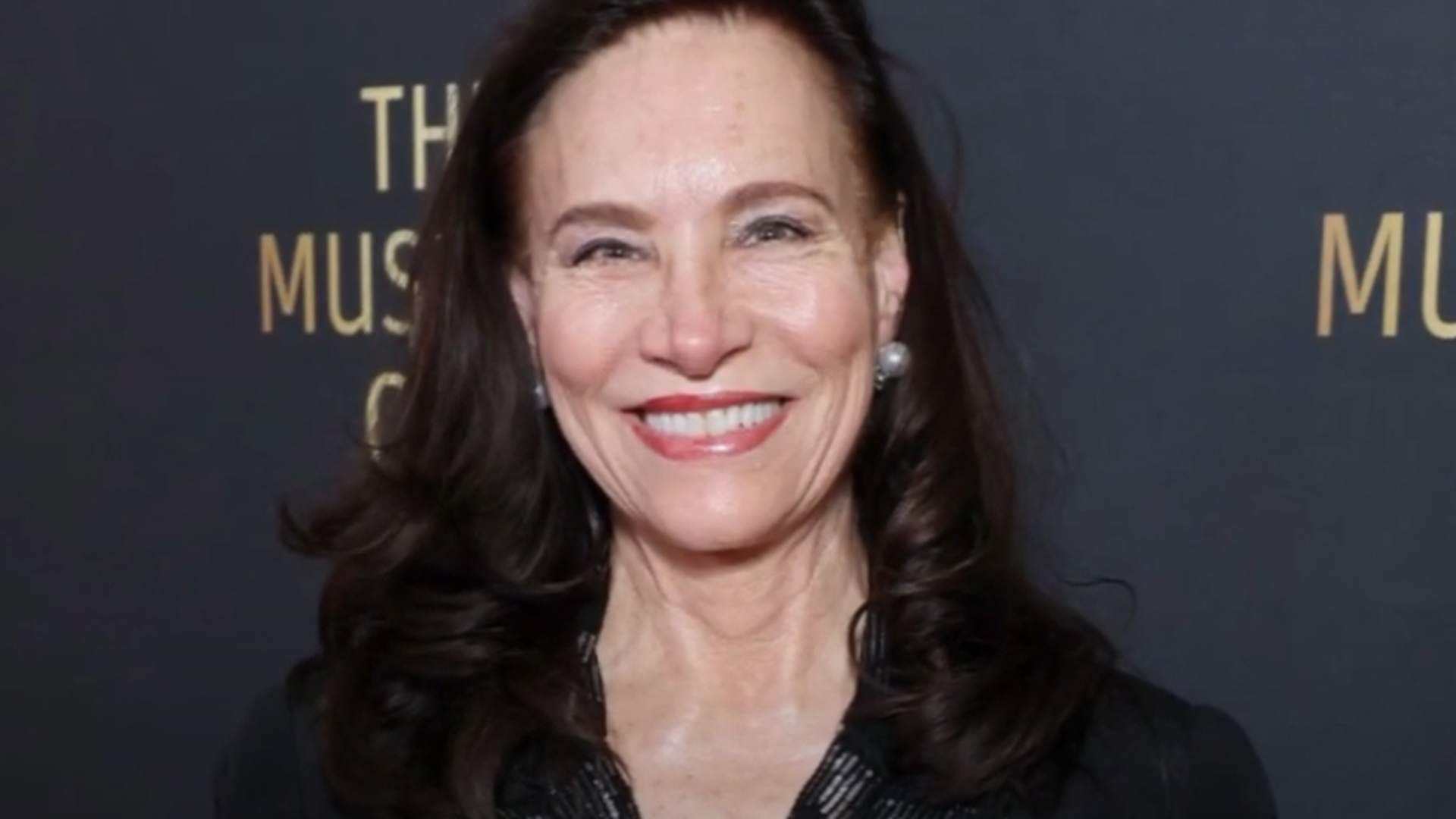 La muerte de su hermano Scott en 1978, víctima de una sobredosis, marcó profundamente a la familia