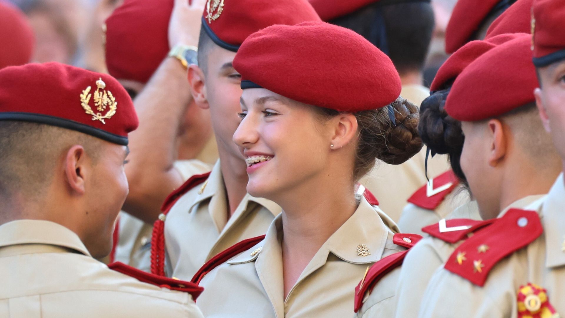 La princesa Leonor participando en la ofrenda de cadetes a la Virgen del Pilar en 2023