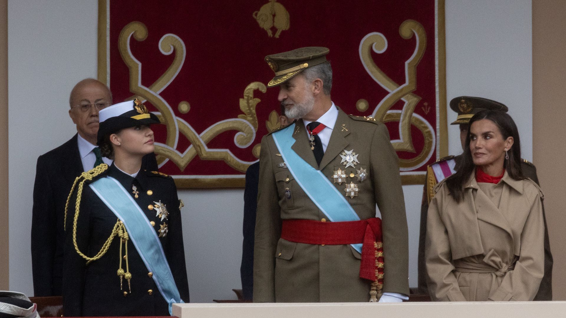 La princesa Leonor y los reyes de España en el Desfile de las Fuerzas Armadas 2024