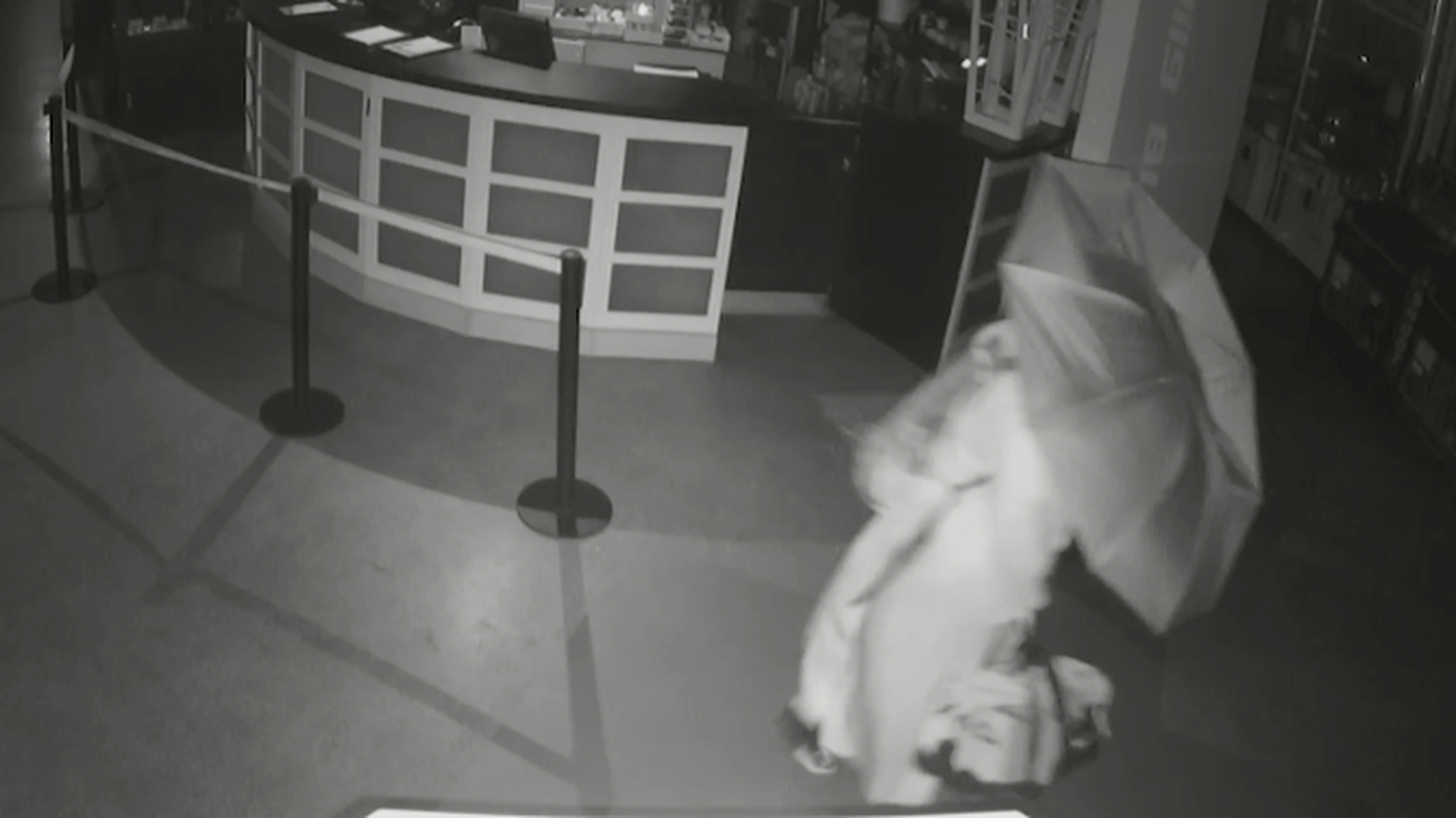 Las cámaras de seguridad pillan al 'Inspector Gadget' de un salón de juegos en Barcelona