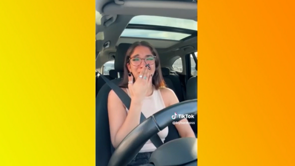 Llorar en redes sociales, un drama bien cotizado: los psicólogos explican qué hay de verdad y de teatralidad en estos vídeos