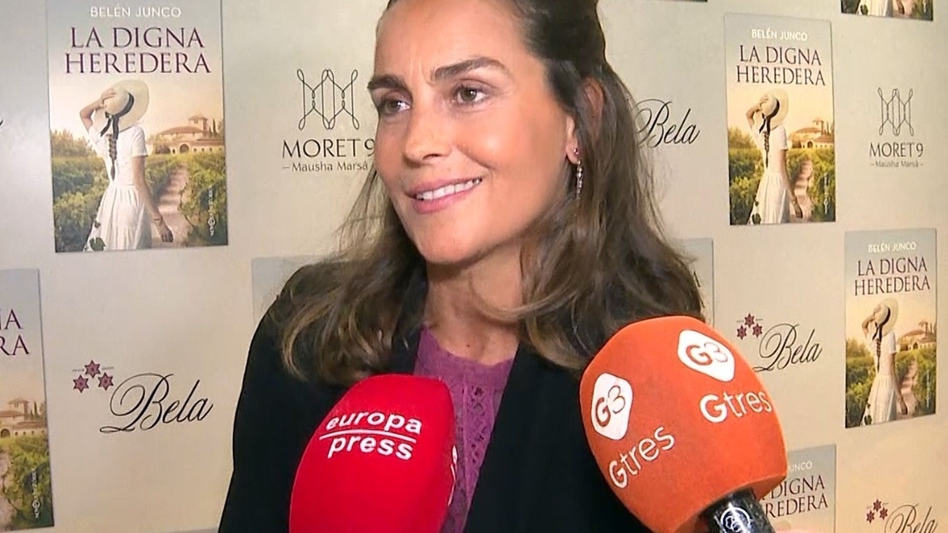 María Palacios responde a la prensa en la presentación del libro de Belén Junco