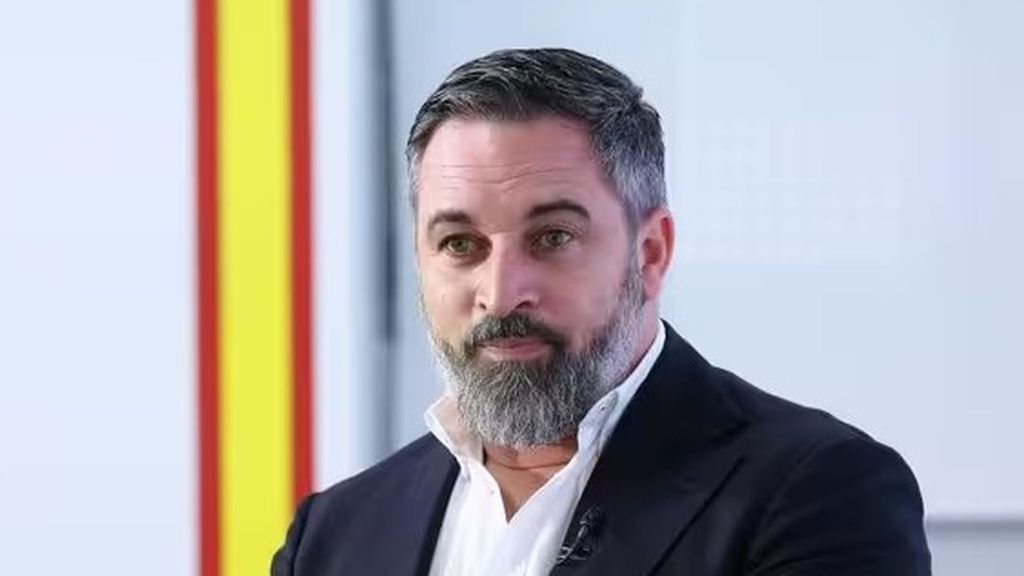 Abascal no estará en la tribuna de autoridades y seguirá el desfile de las Fuerzas Armadas desde la calle