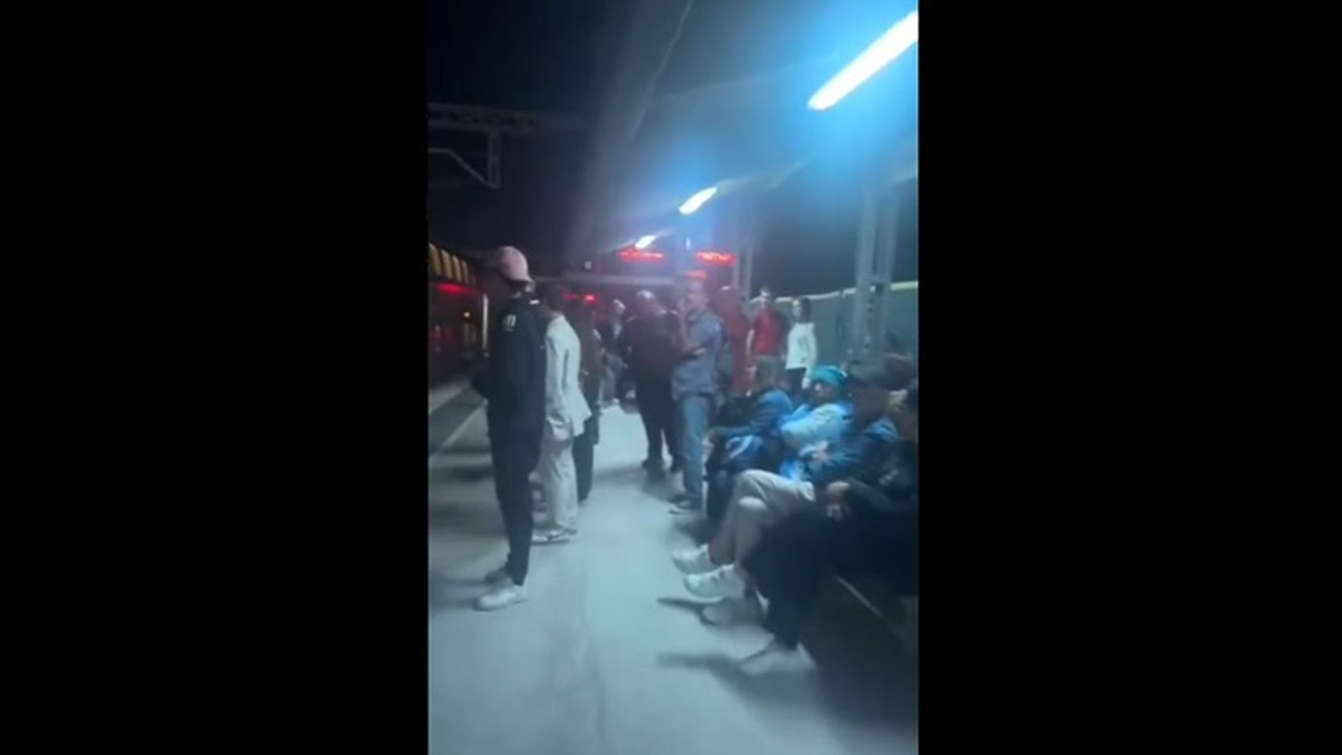 "Caos" y "desesperación" en la estación de Castelldefels tras llenarse de humo un tren