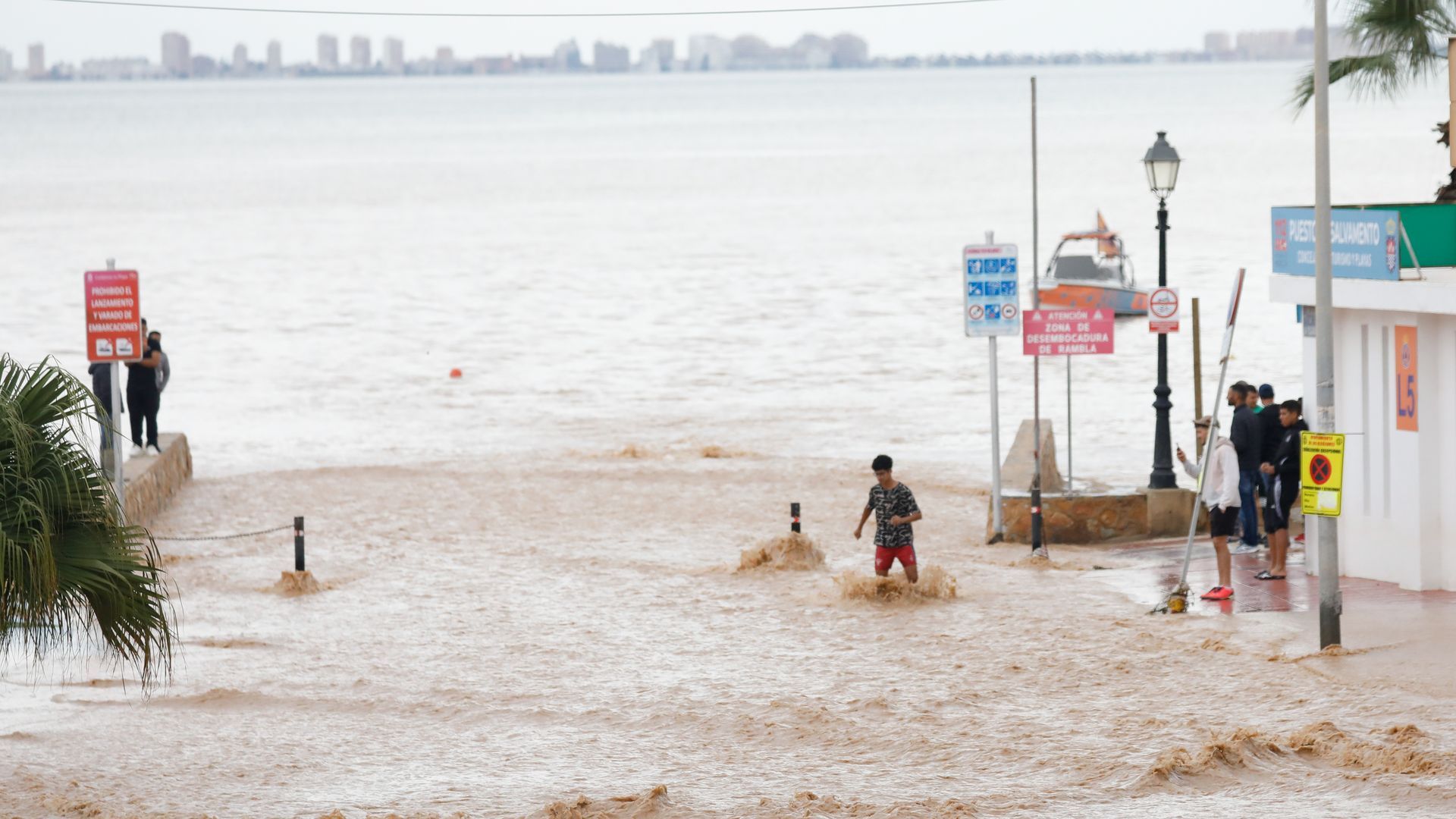 Efectos que las lluvias torrenciales han provocado en Los Alcázares