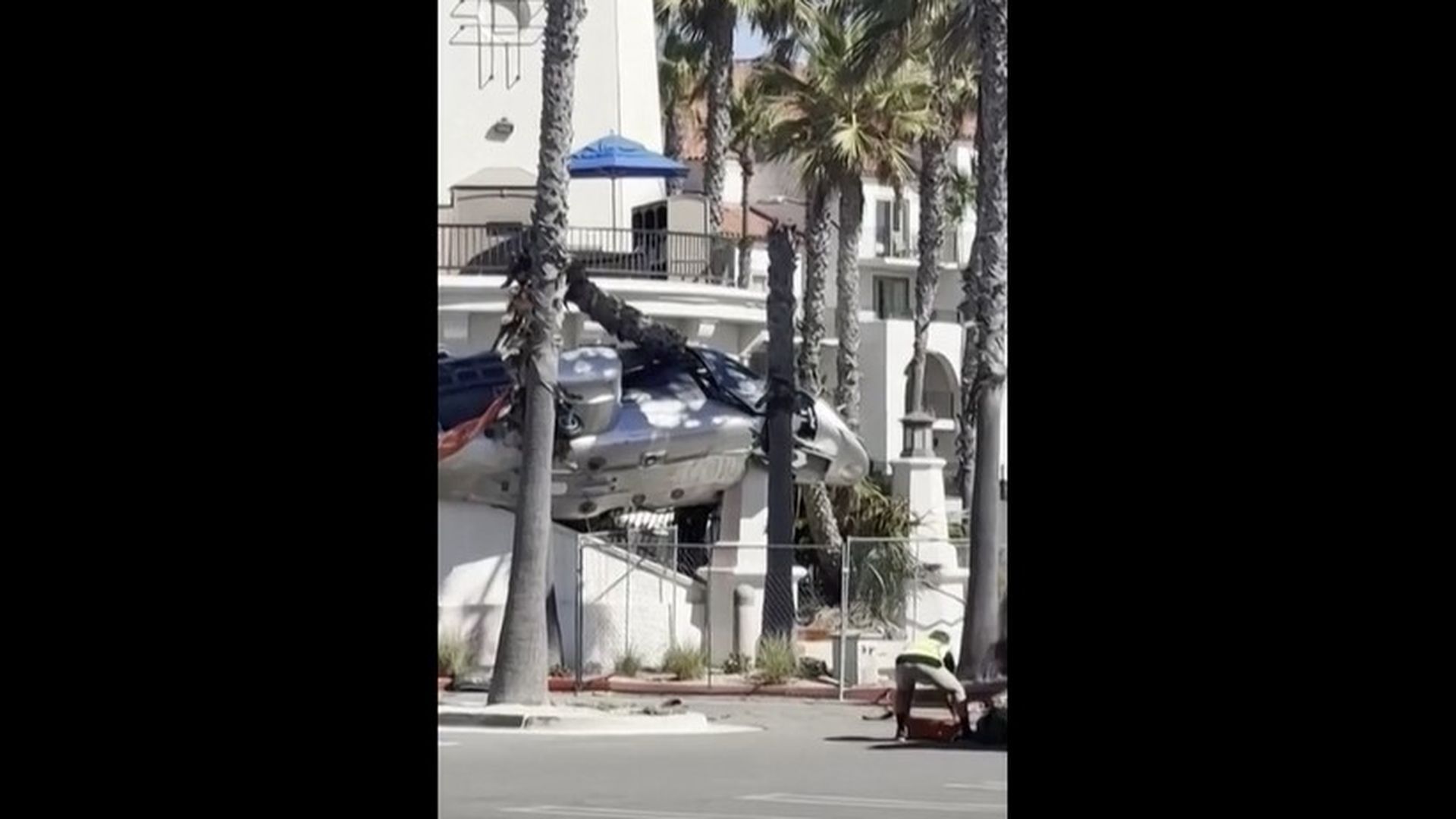 Cinco heridos tras estrellarse un helicóptero en la playa de Huntington, en California