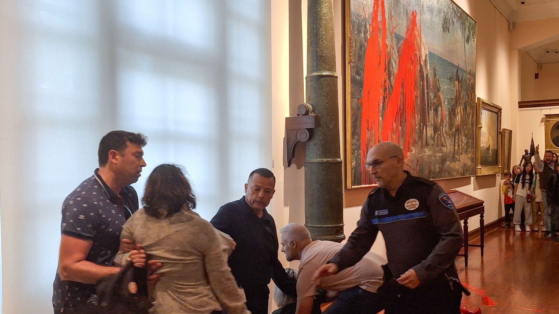 Dos activistas del movimiento de desobediencia civil no violenta Futuro Vegetal han lanzado este domingo pintura roja biodegradable sobre un cuadro en el Museo Naval de Madrid