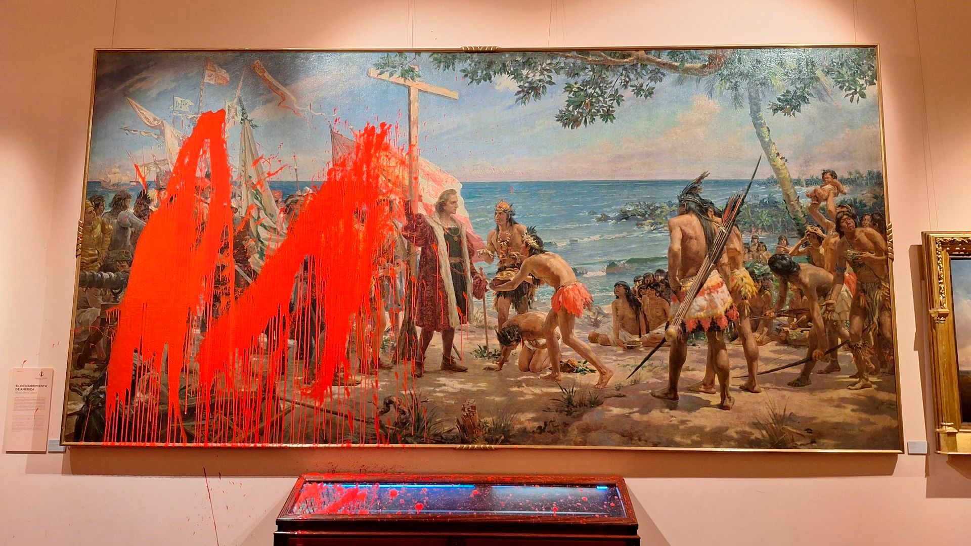 El cuadro 'Primer homenaje a Cristóbal Colón', de José Garnelo, dañado por la pintura que han lanzado dos activistas