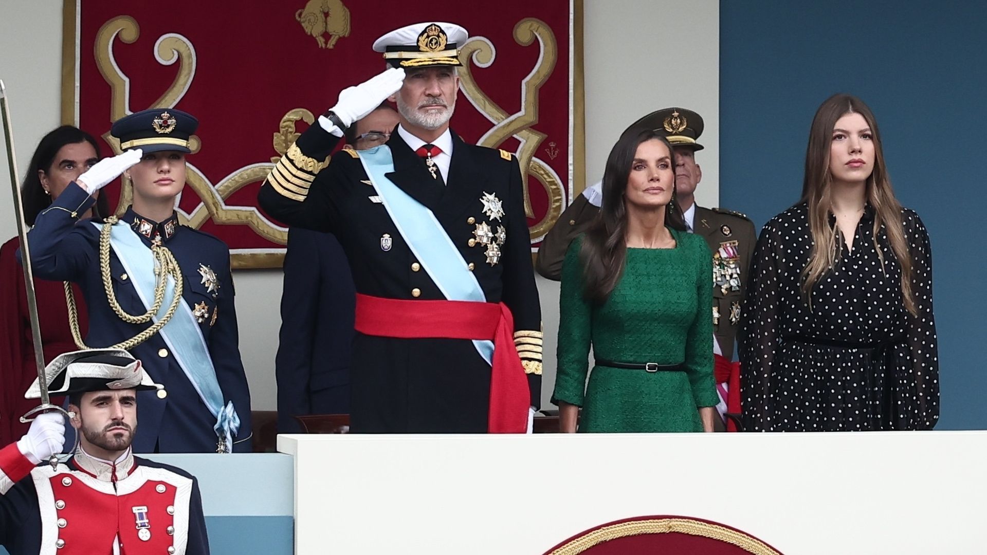 El rey Felipe VI y la princesa Leonor durante el acto solemne de homenaje a la Bandera Nacional y desfile militar por el 12 de octubre, Día de la Hispanidad, en 2024