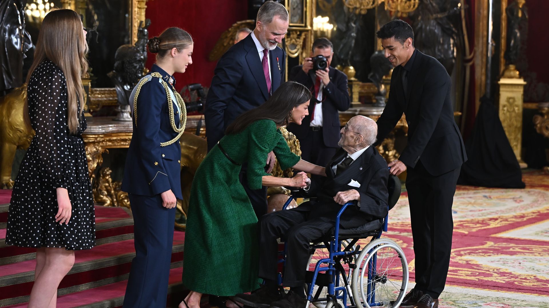 La familia real durante el besamanos