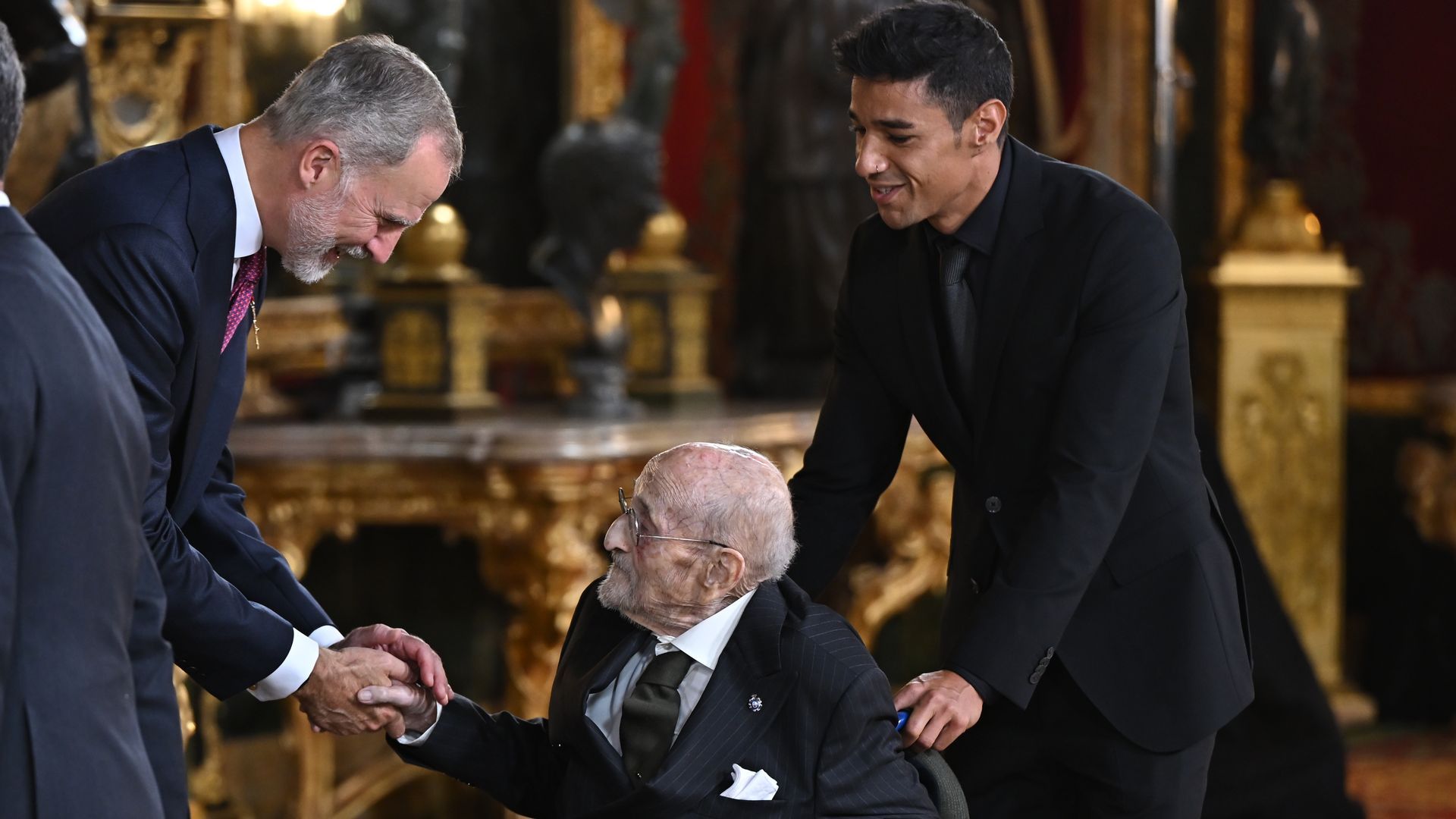 La familia real durante el besamanos