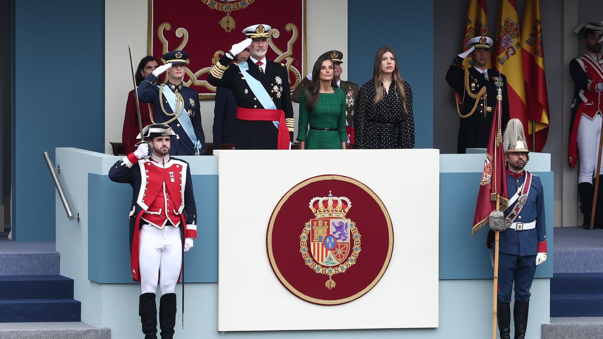La princesa Leonor, el rey Felipe VI, la reina Letizia y la infanta Sogía en el Desfile de la Hispanidad 2025