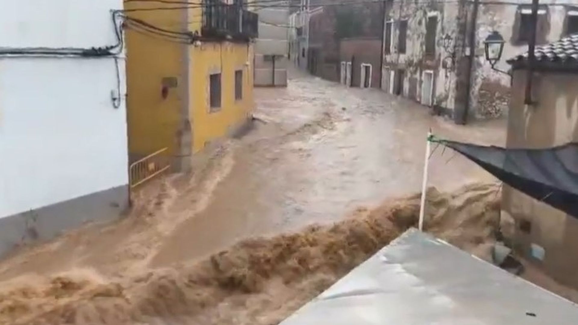 Las lluvias torrenciales en Tarragona inundan pueblos, carreteras y vías de tren: los efectos de la DANA Alice
