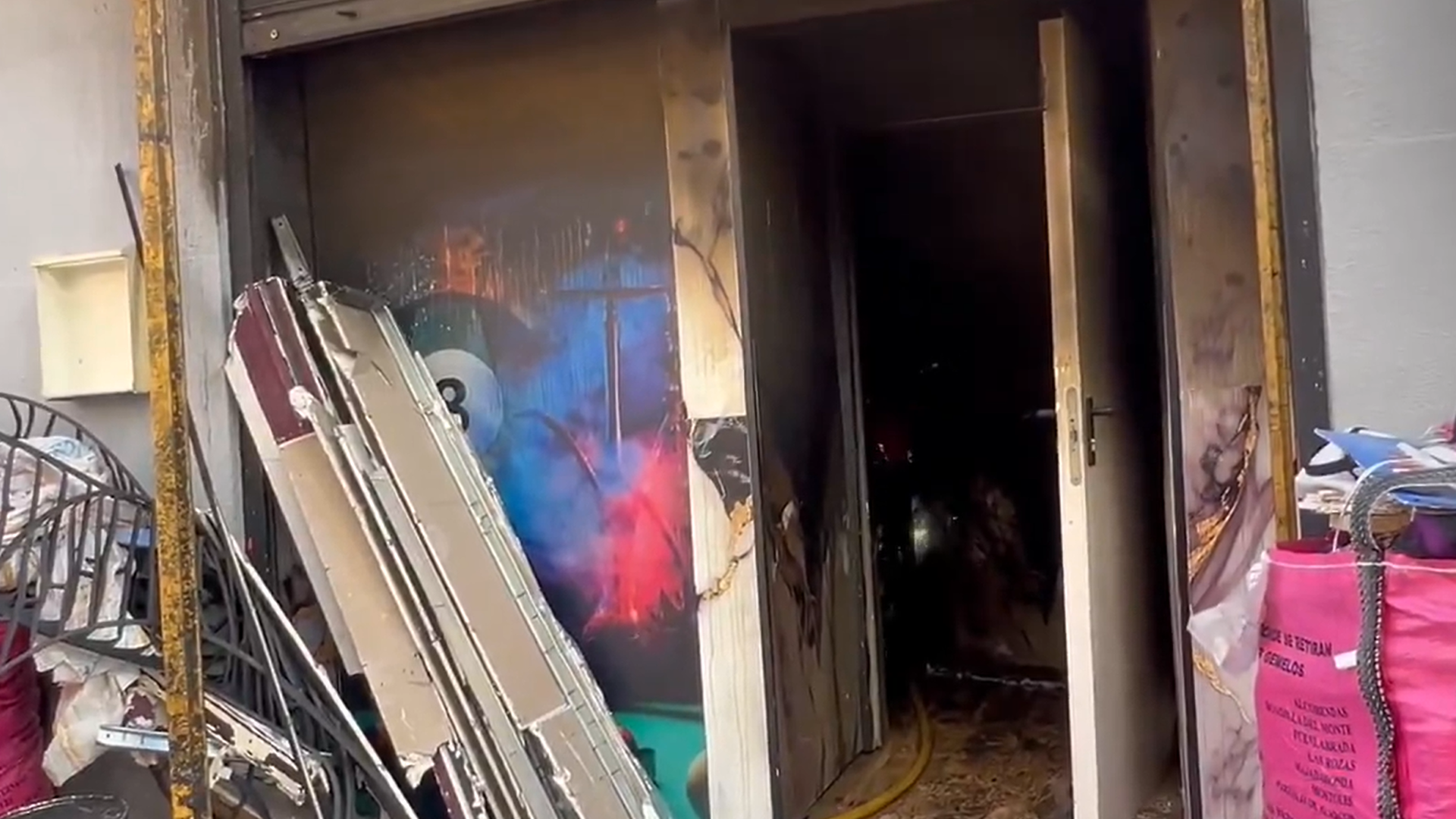 Local de cachimbas quemado en Usera, Madrid