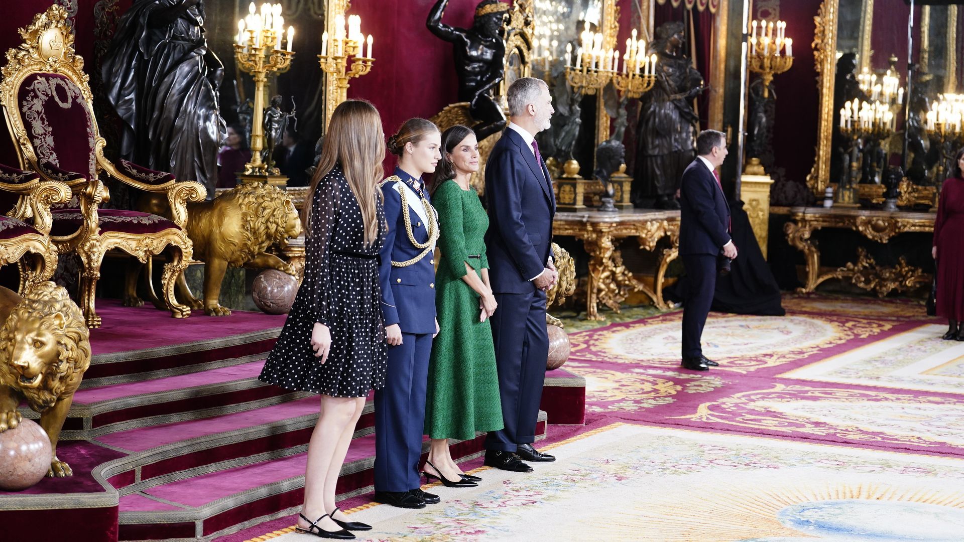 Los alcaldes de los municipios afectados por la DANA asisten a la recepción en el Palacio Real