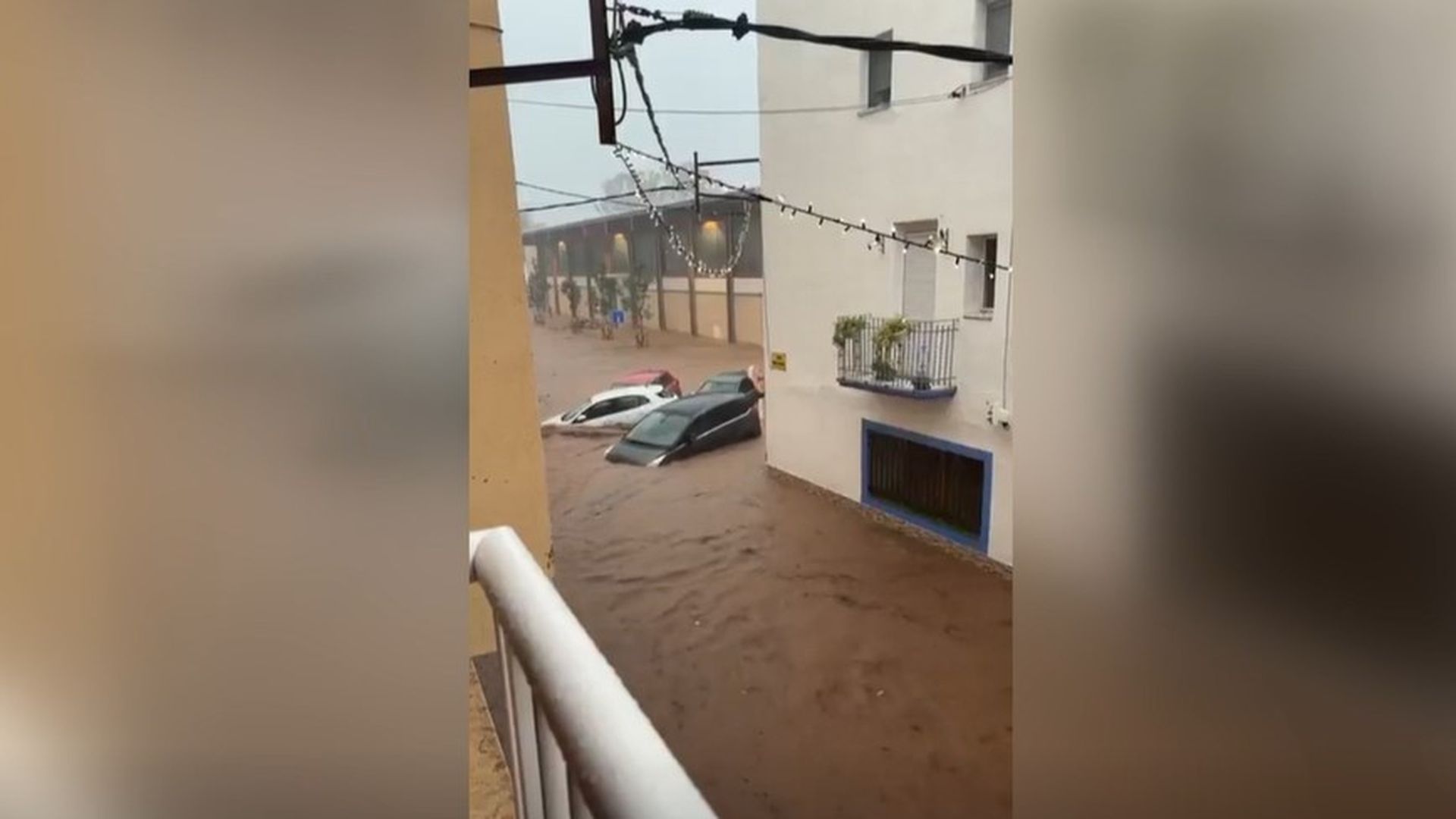 Personas atrapadas en vehículos y bajos tras las inundaciones registradas en el Montsià, Tarragona