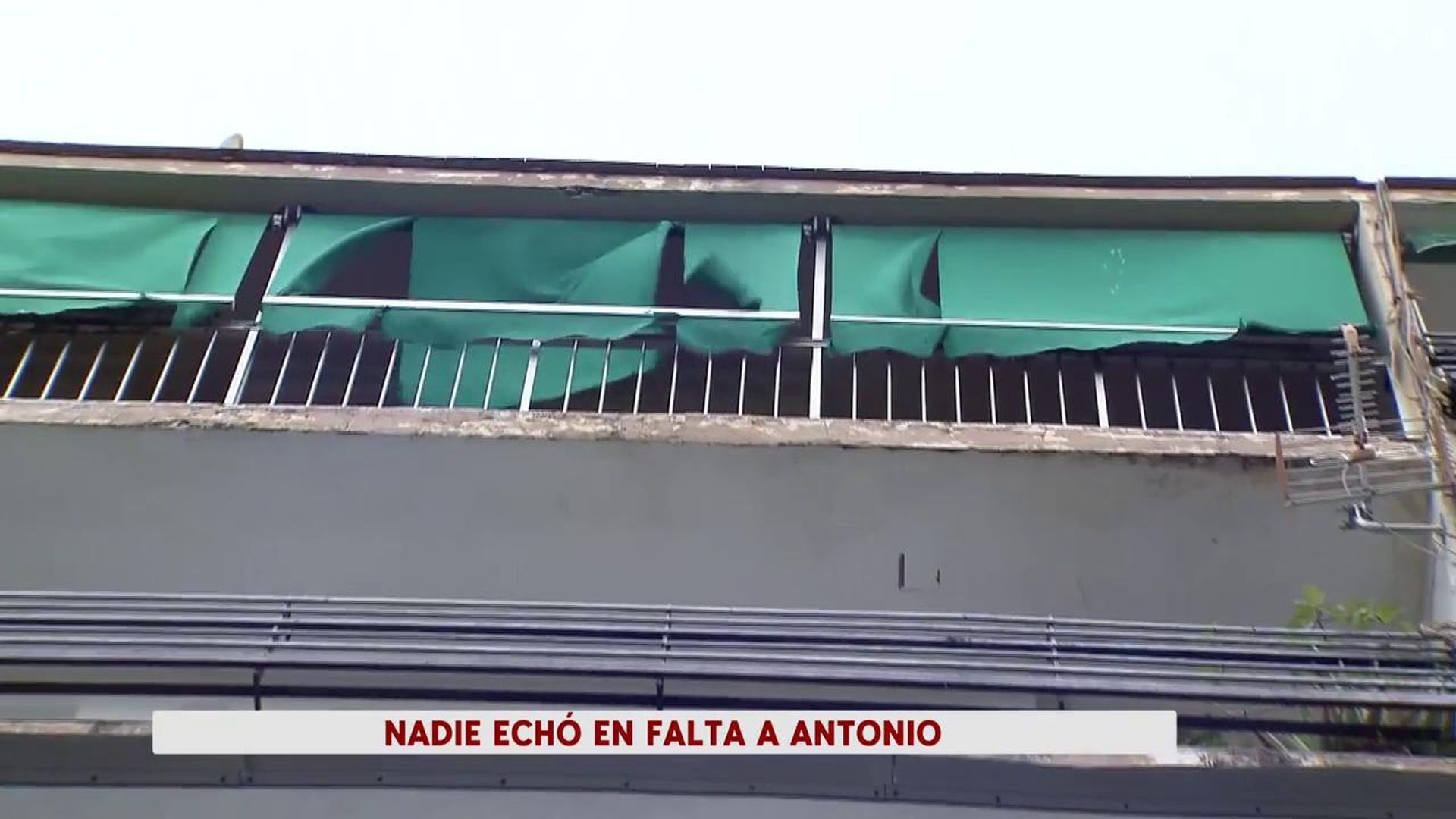 Antonio tenía dos hijos y llevaba muerto 15 años en su piso: soledad en estado puro Antonio tenía dos hijos y llevaba muerto 15 años en su piso: soledad en estado puro