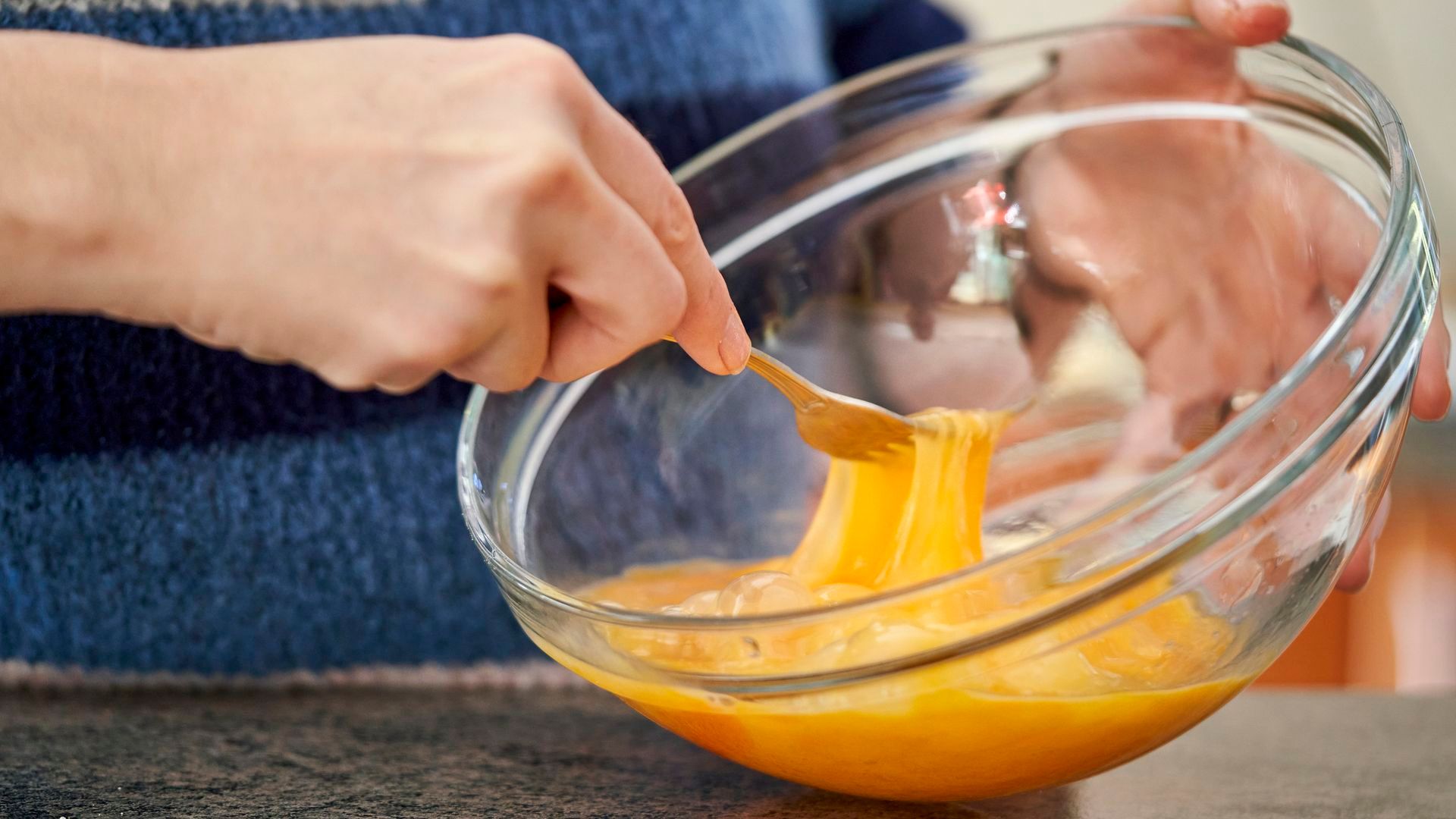 ¿Cómo es mejor batir los huevos?