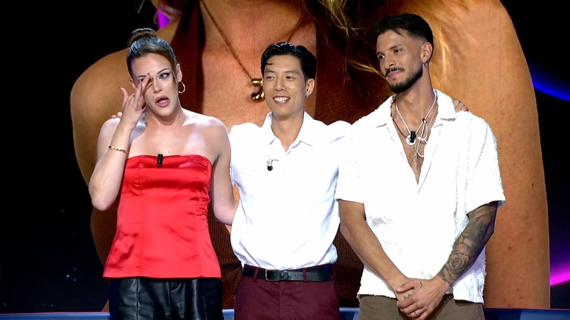 Cristian, Joon y Jana ya están en el sofá