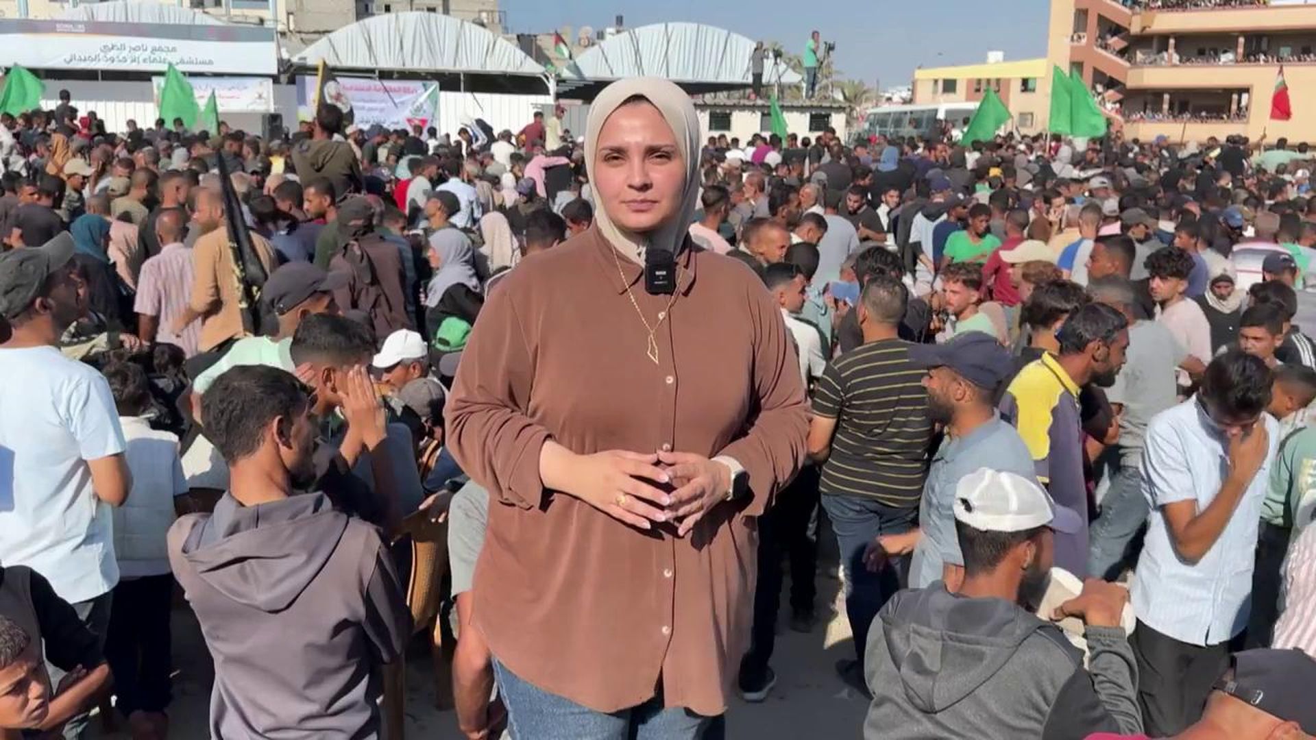 Disparos al aire y gritos de alegría en el recibimiento a 2.000 presos palestinos en Gaza