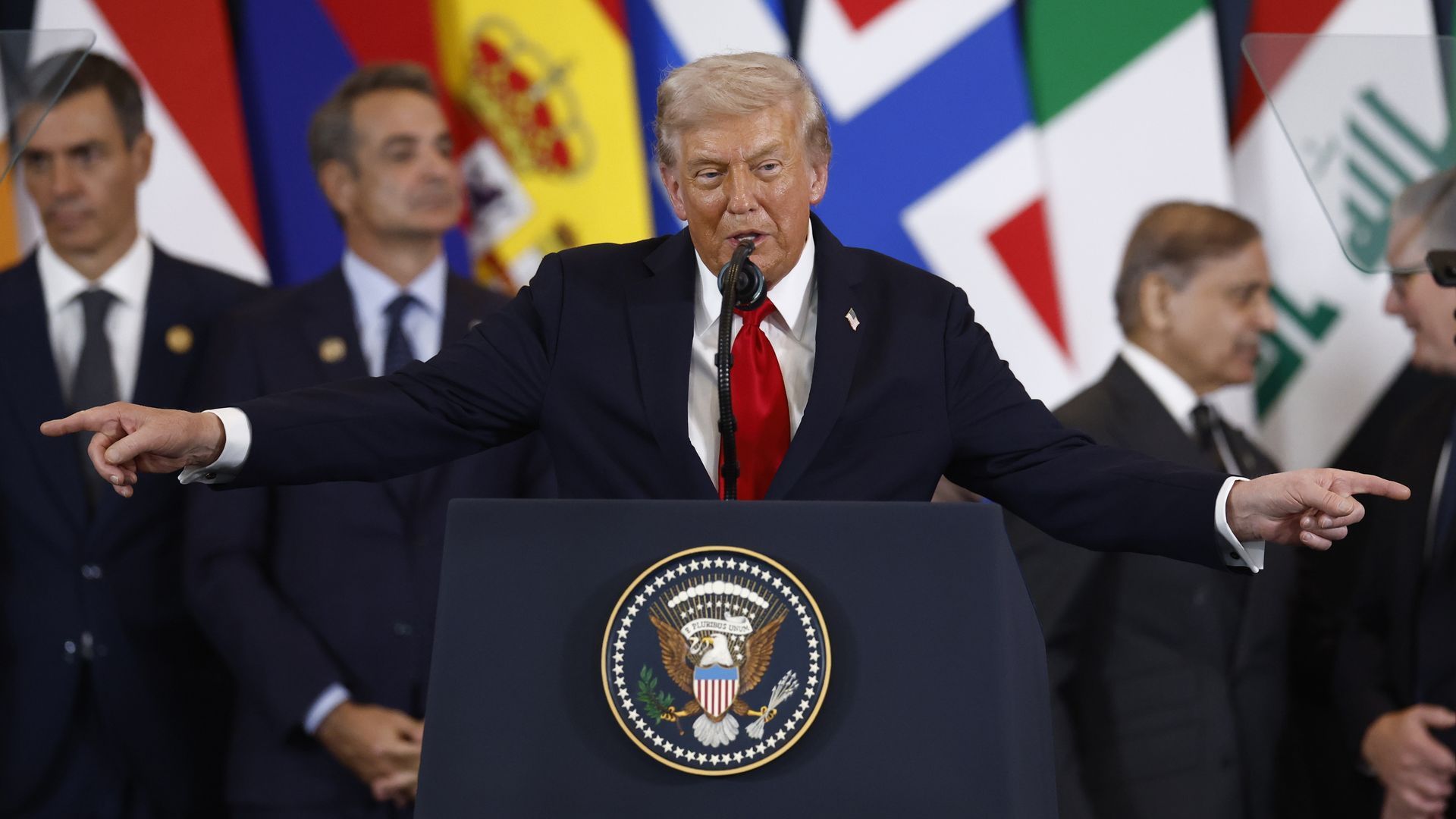 donald trump tras firmar el acuerdo por la paz en egipto 16 9 aspect ratio default 1019674 da39