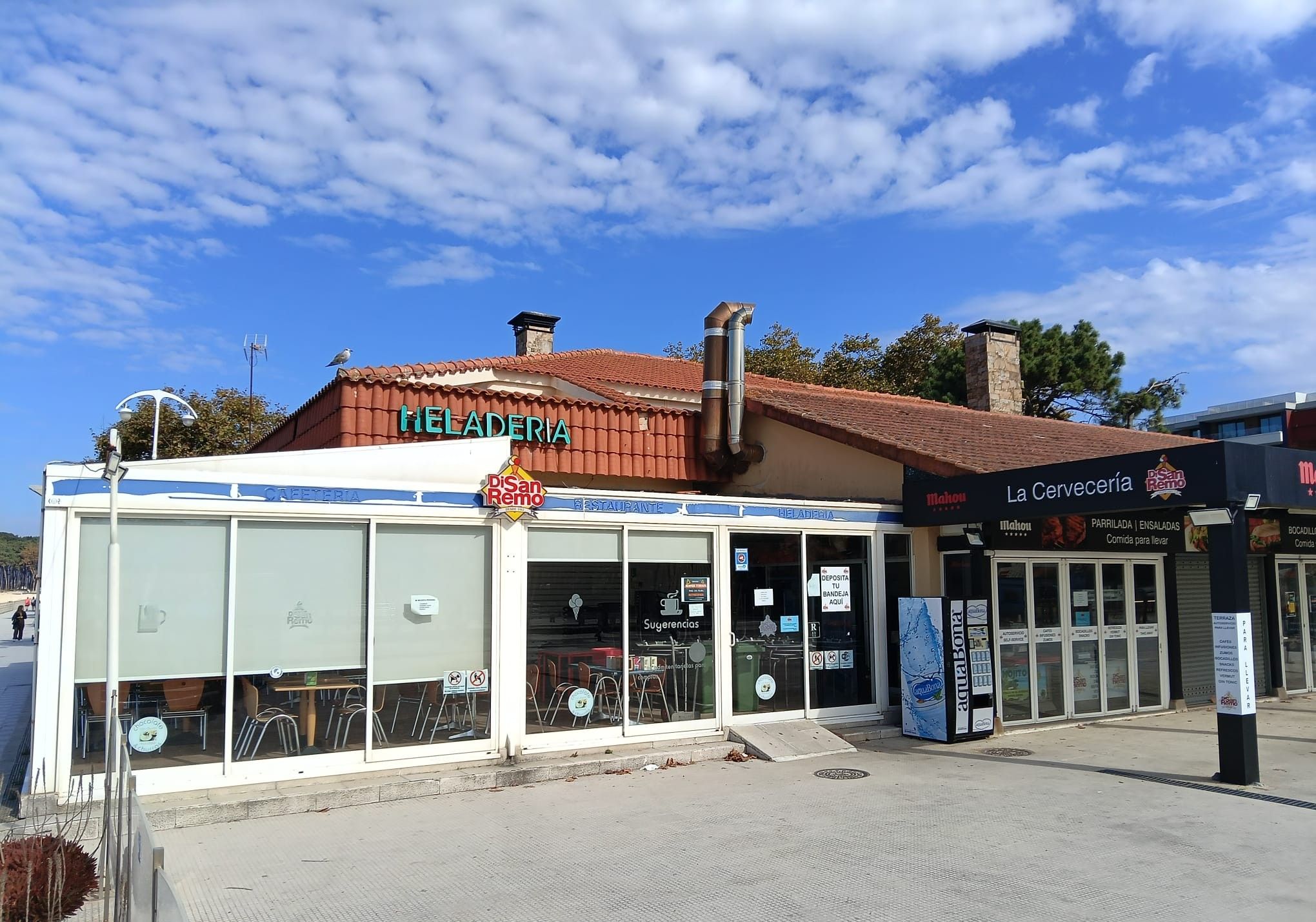 El local ubicado en el paseo de Samil permanecía cerrado este lunes al público, tras el anuncio del fin de la concesión
