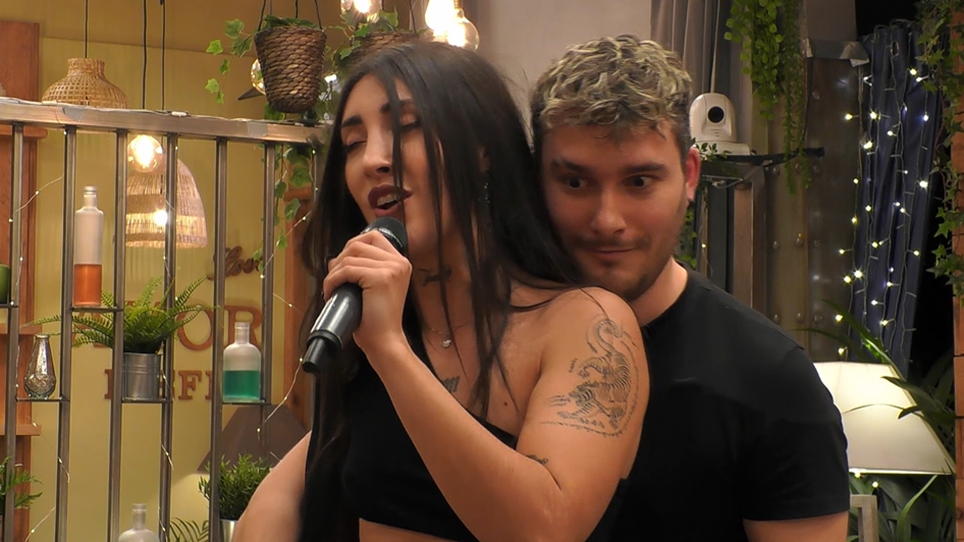 El perreo inesperado en medio de la cita deja caliente a un soltero de 'First Dates': "Me he puesto hasta nervioso" El perreo inesperado en medio de la cita deja caliente a un soltero de 'First Dates': "Me he puesto hasta nervioso"