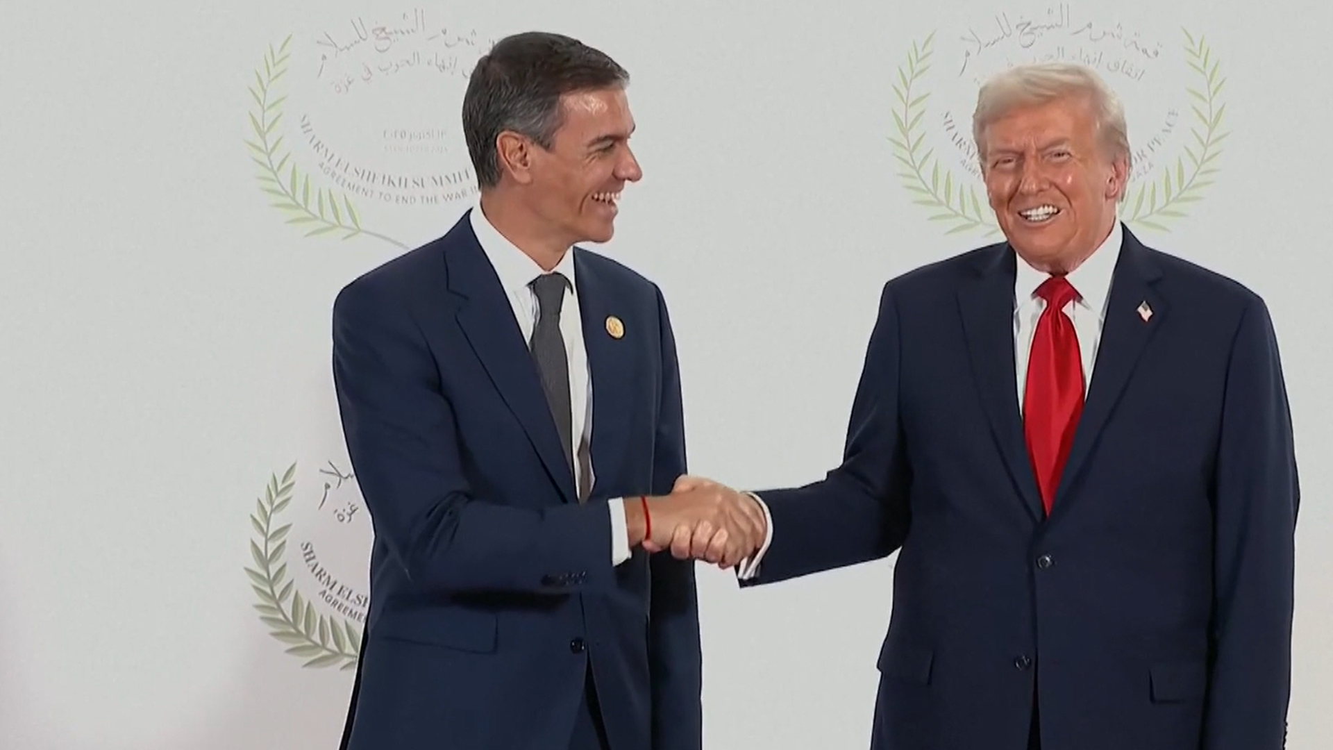 El saludo entre Pedro Sánchez y Donald Trump