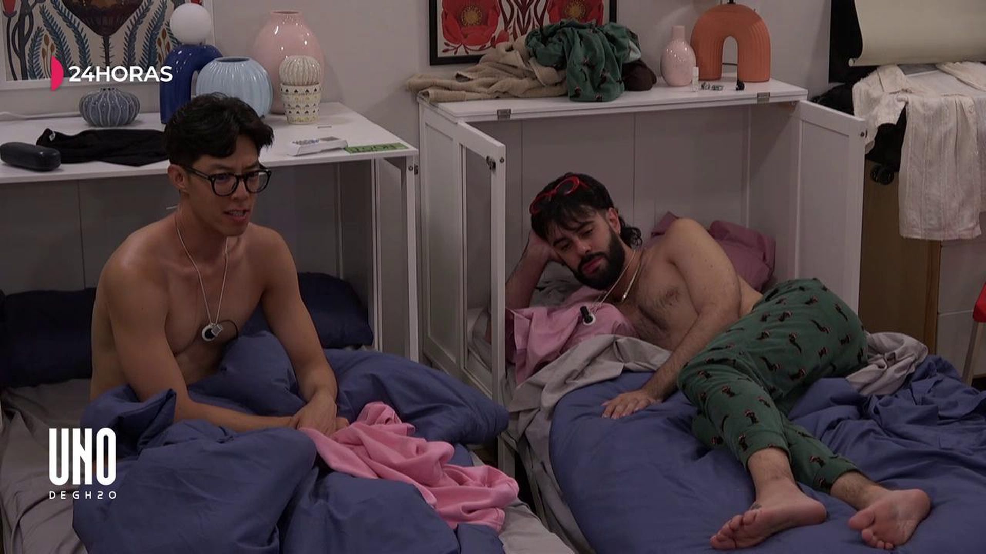 Joon y Ruvens escuchando a Cristian en 'Uno de GH20'