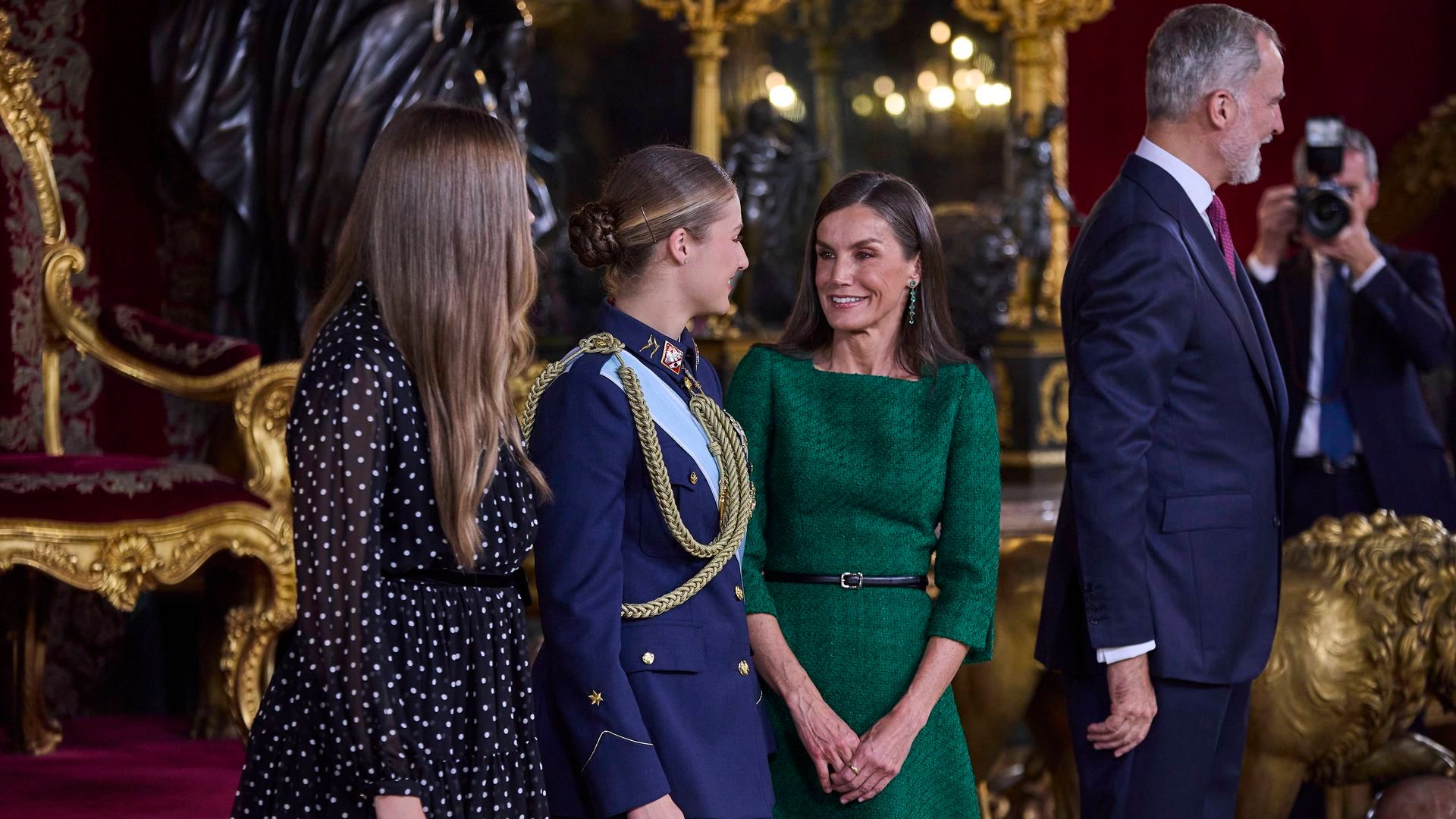 La reina Letizia, junto a sus hijas y el rey