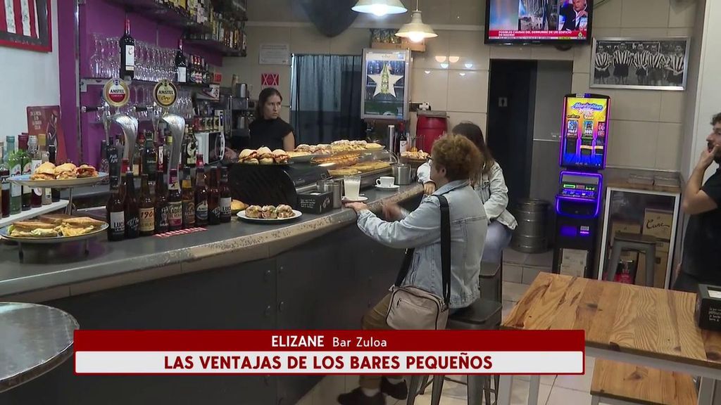 Minibares para el txquiteo, el negocio de éxito que une: "Aquí todos nos llamamos por el nombre"