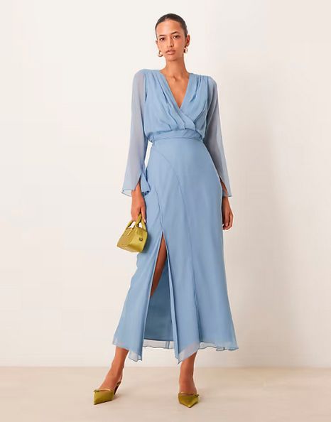 Vestido de invitada celeste