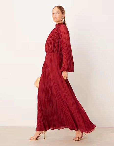 Vestido de invitada plisado