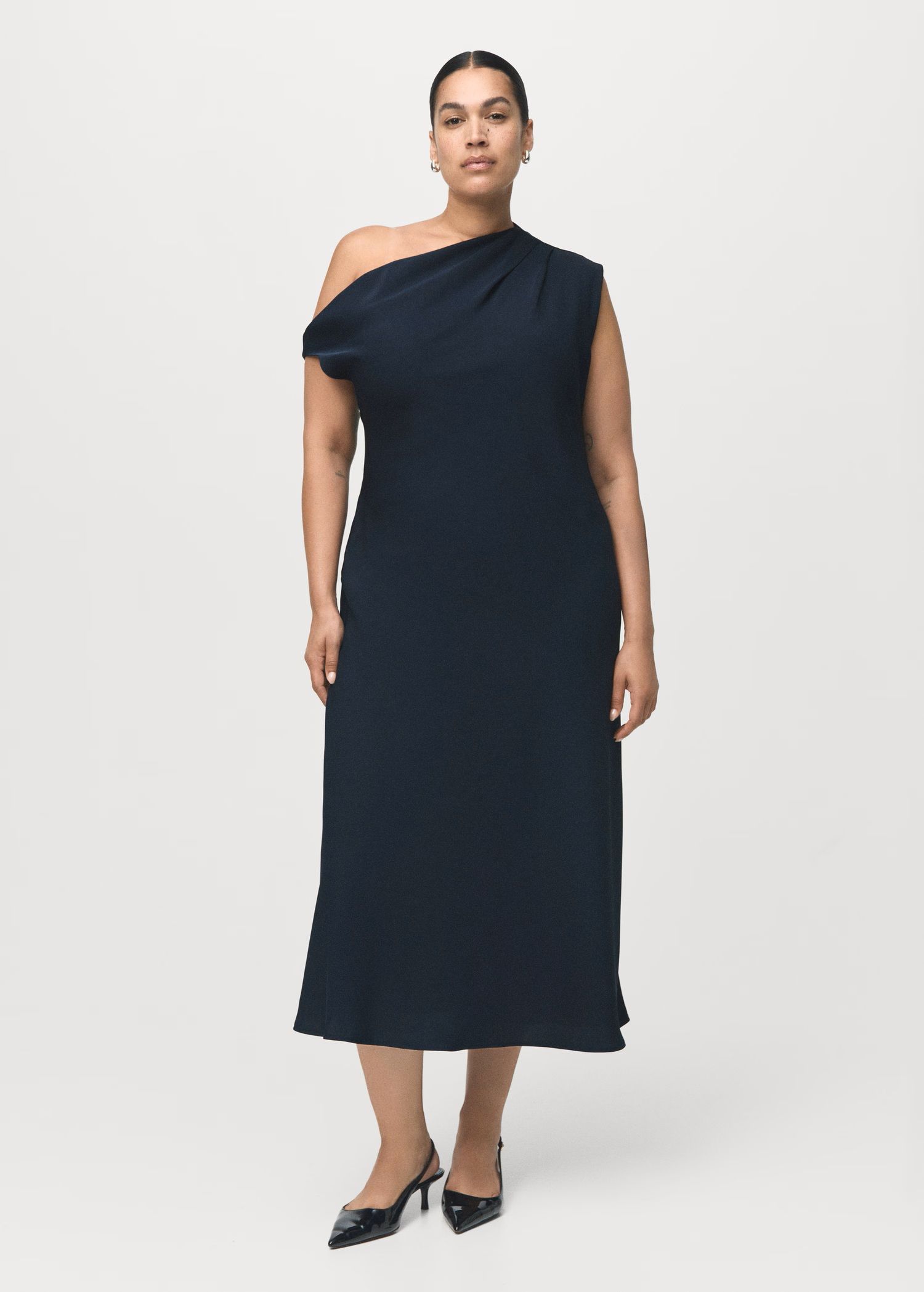 Vestido de invitada simetrico