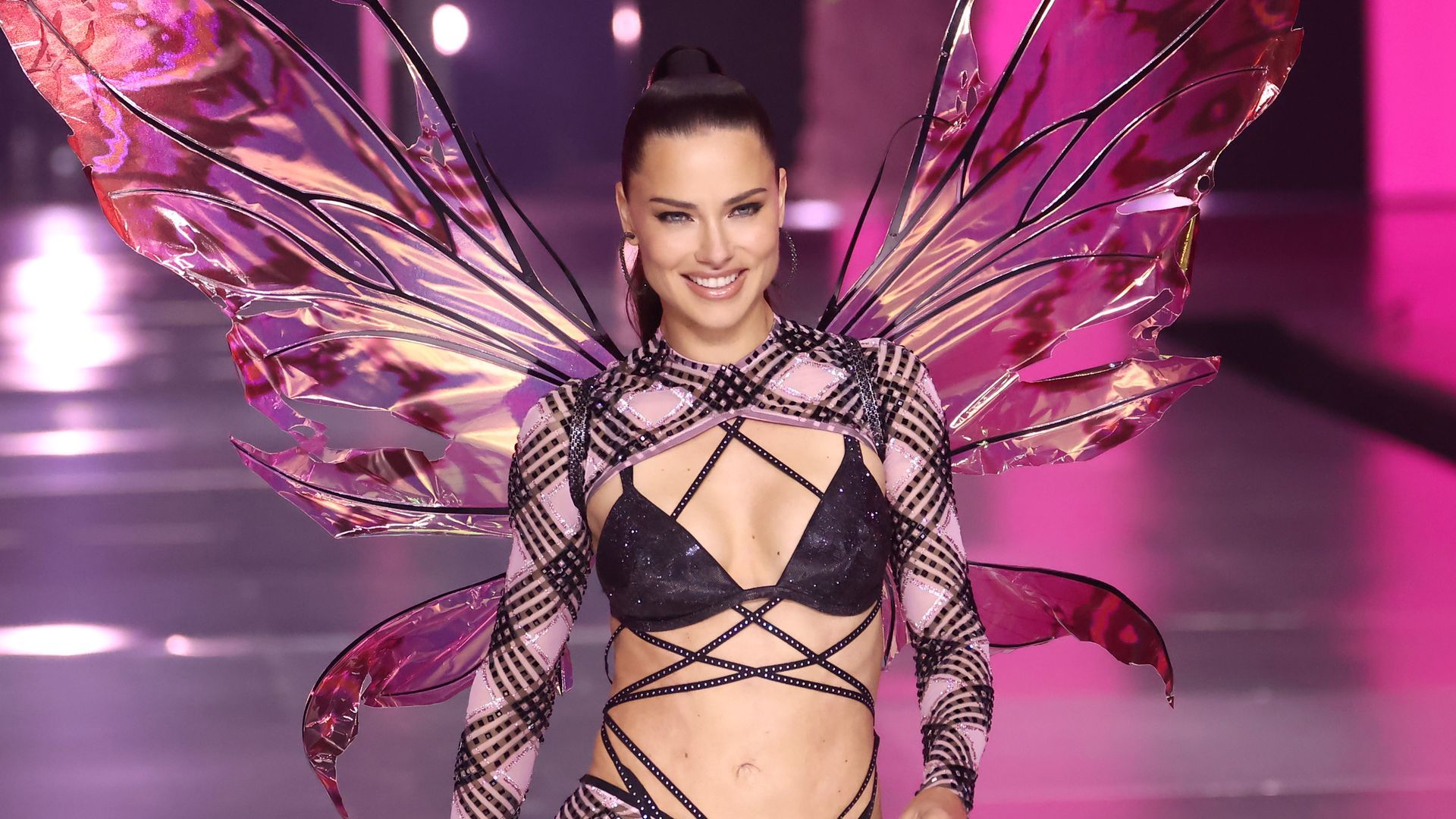 Adriana Lima, en el desfile de Victoria's Secret 2024