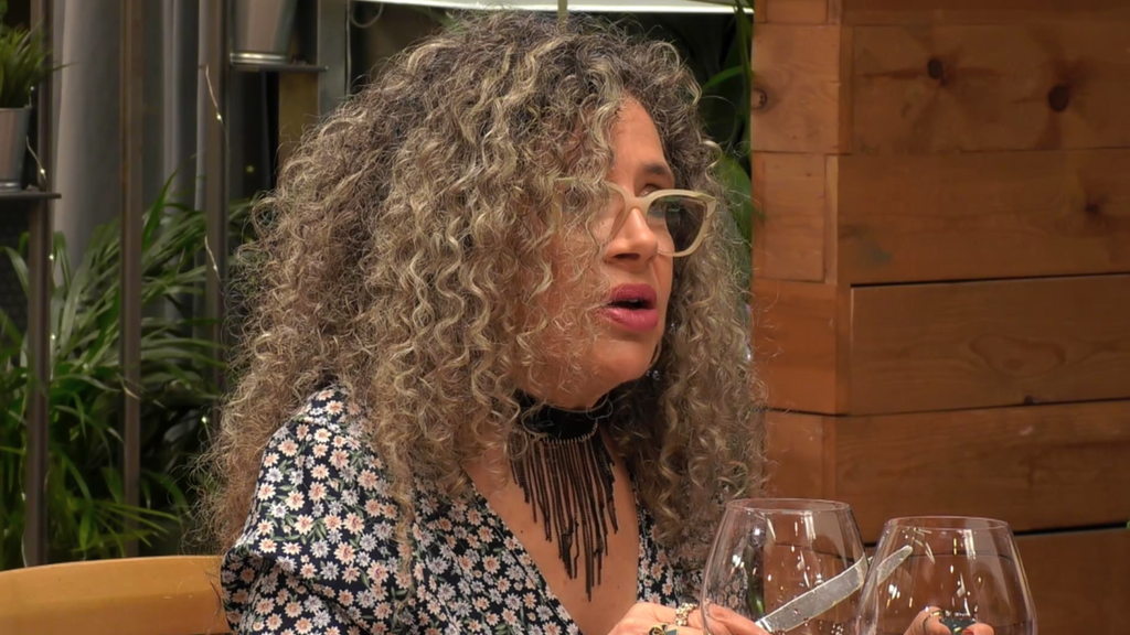 La reacción de una soltera de 'First Dates' al descubrir la ideología de su cita, radicalmente opuesta a la suya: "Soy falangista"