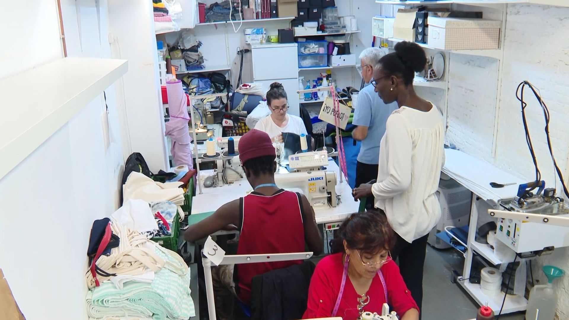 El taller de costura para personas vulnerables en Barcelona