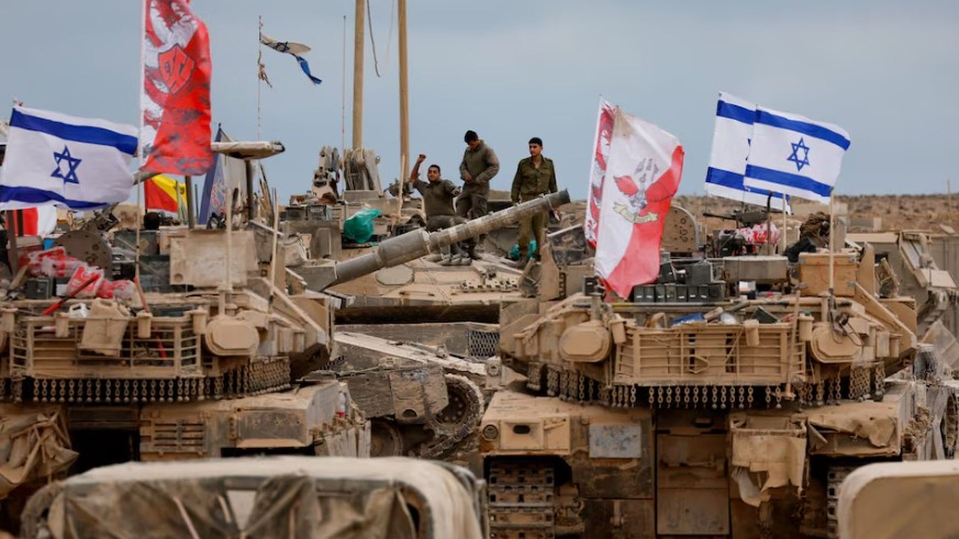 Fuerzas del Ejército de Israel atacan con drones grupos de personas en Gaza y Yan Junis.