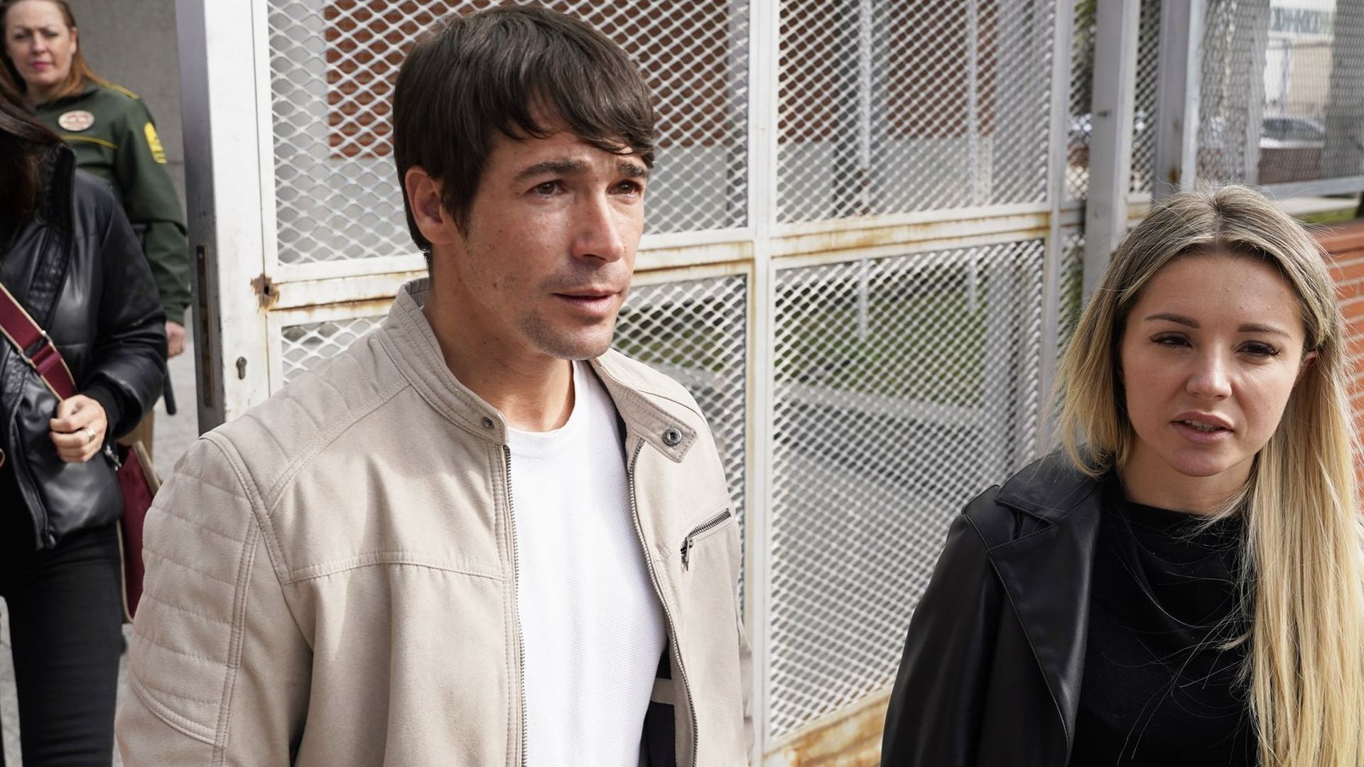 Juan José Ballesta, junto a su abogada.