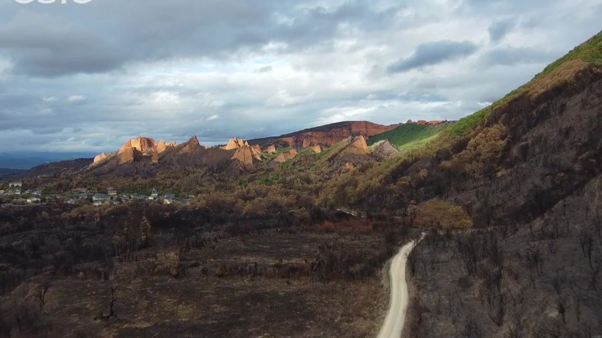 Las Médulas comienza tímidamente a recuperarse tras el incendio de este verano confiando en la vuelta del turismo