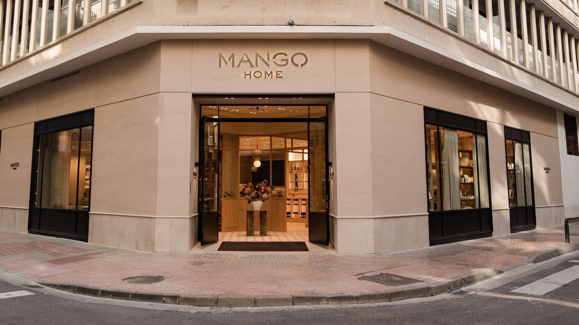 Mango sufre un ciberataque con acceso a datos de contacto de clientes