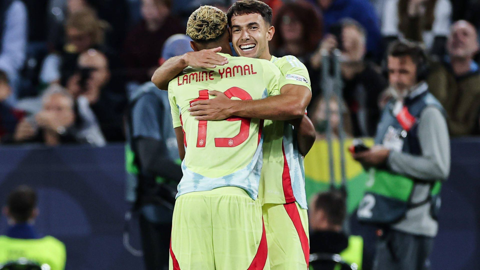 Zubimendi celebra su gol con la selección española en la Liga de Naciones, en 2024